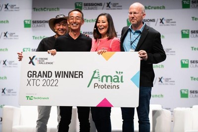 Dr. Ilan Samish (right), founder and CEO at Amai Proteins, Grand Winner of the Extreme Tech Challenge XTC 2022 competition.