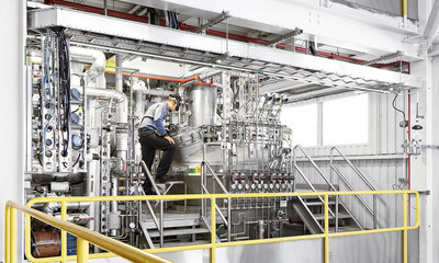 [Photo by CordenPharma] Large-scale peptide manufacturing in CordenPharma Colorado (USA).