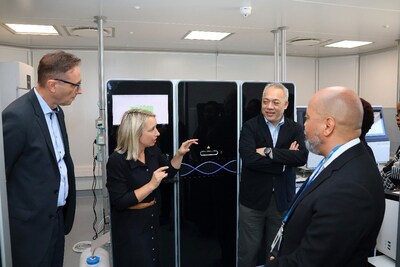 SAMRC lab tour with Duncan Yu, President of MGI Tech