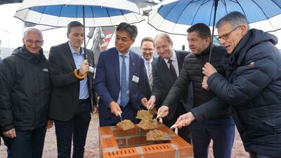 Groundbreaking ceremony for the new production hall in Halle (Saale) Groundbreaking ceremony for the new production hall in Halle (Saale)