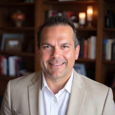 Peer AI appointed David Florez as vice president of sales to lead go-to-market strategy and drive adoption of AI for regulatory intelligence.