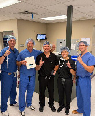 Dr. Zane Uhland, Eric Timko (CEO) and the OrthAlign Team ahead of the World's first Lantern ASC total knee procedure.